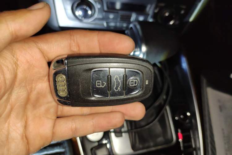 Used Audi Q5 2011 2.0TFSI Comfort Version Vehicle Key