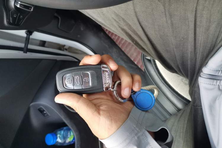 Used Audi Q5 2011 2.0TFSI Comfort Version Vehicle Key