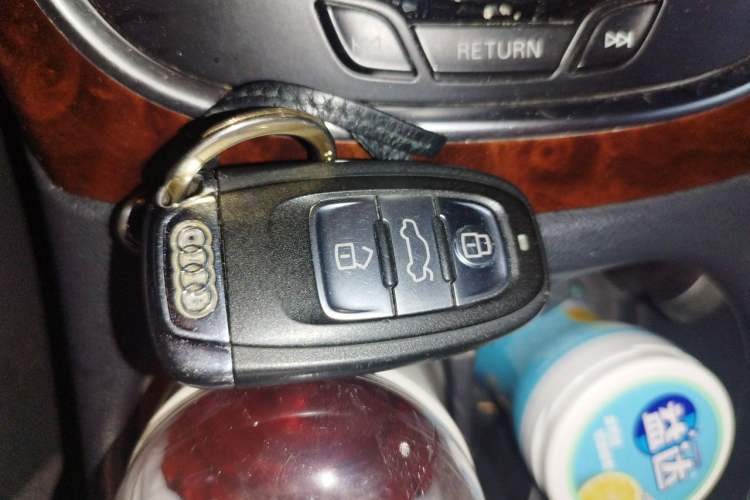 Used Audi Q5 2011 2.0TFSI Comfort Version Vehicle Key