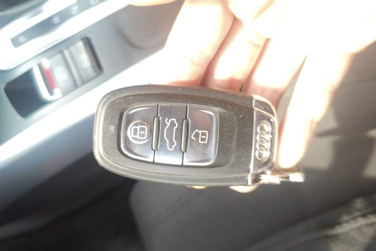 Used Audi Q5 2011 2.0TFSI Technology Model Vehicle Key