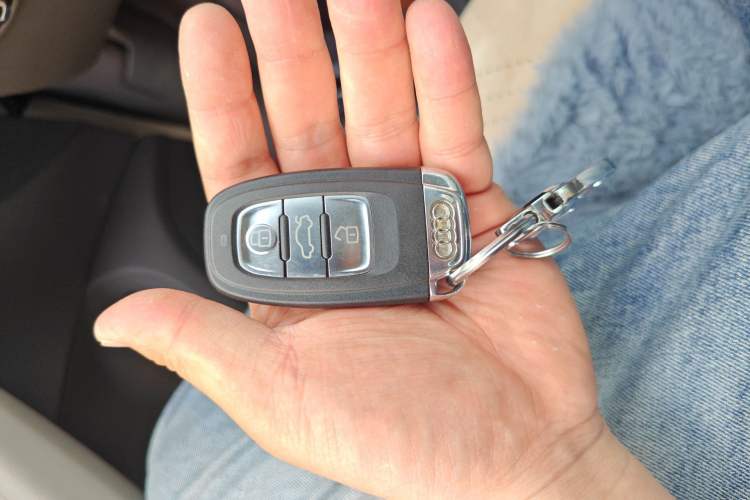 Used Audi Q5 2011 2.0TFSI Comfort Version Vehicle Key