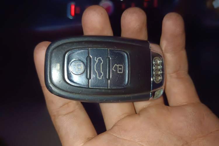 Used Audi Q5 2011 2.0TFSI Comfort Version Vehicle Key