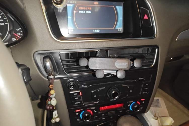 Used Audi Q5 2011 2.0TFSI Technology Model Audio And AC Panel