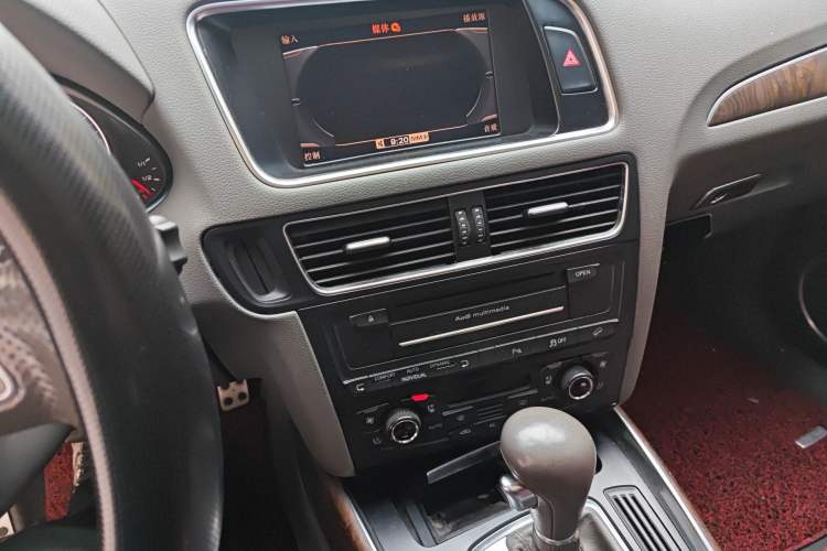 Used Audi Q5 2011 2.0TFSI Dynamic Edition Audio And AC Panel