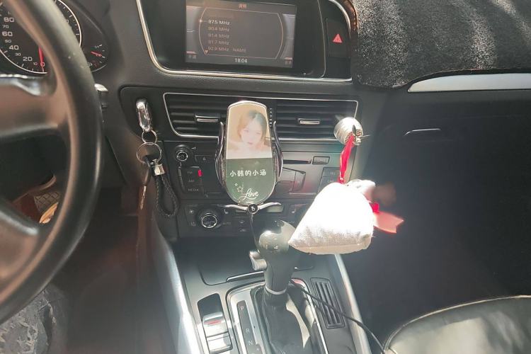 Used Audi Q5 2011 2.0TFSI Technology Model Audio And AC Panel