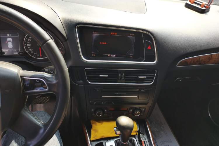 Used Audi Q5 2011 2.0TFSI Comfort Version Audio And AC Panel