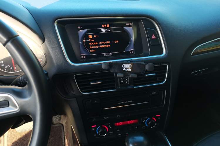 Used Audi Q5 2011 2.0TFSI Comfort Version Audio And AC Panel