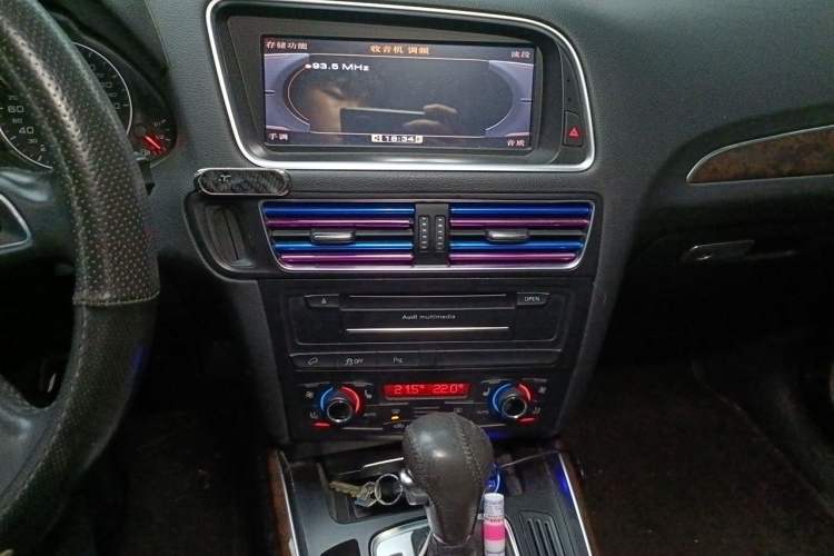 Used Audi Q5 2011 2.0TFSI Comfort Version Audio And AC Panel