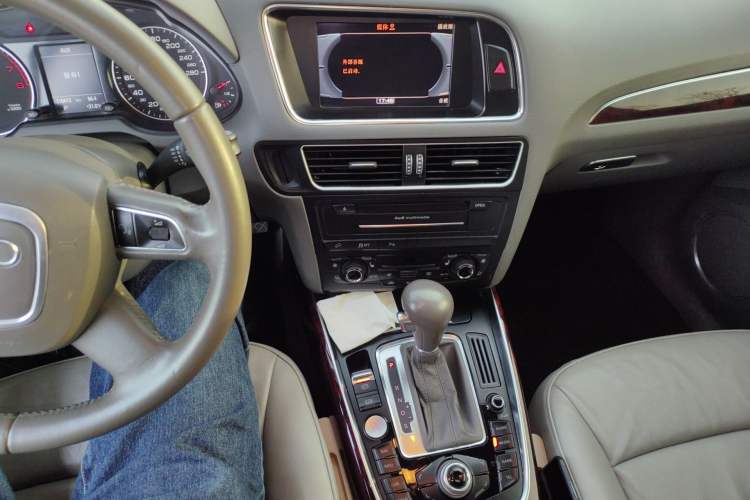Used Audi Q5 2011 2.0TFSI Comfort Version Audio And AC Panel