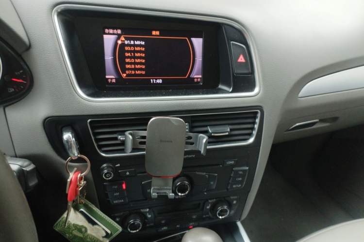 Used Audi Q5 2011 2.0TFSI Technology Model Audio And AC Panel