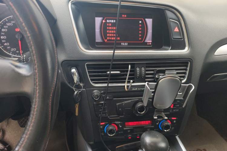 Used Audi Q5 2011 2.0TFSI Technology Model Audio And AC Panel