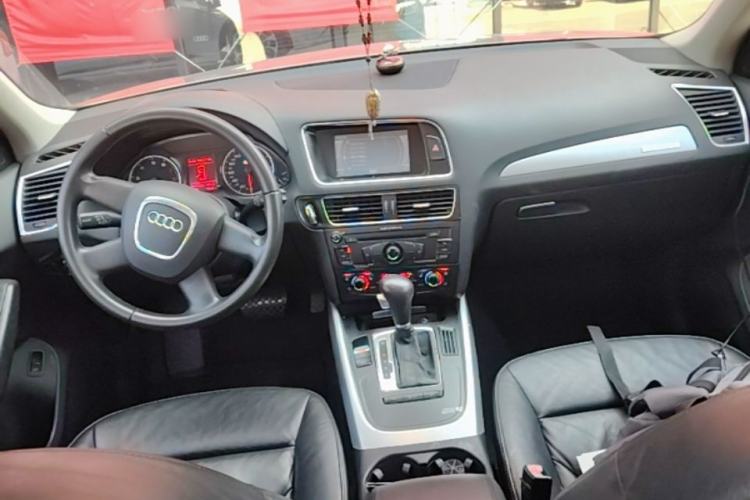 Used Audi Q5 2011 2.0TFSI Technology Model Center Console