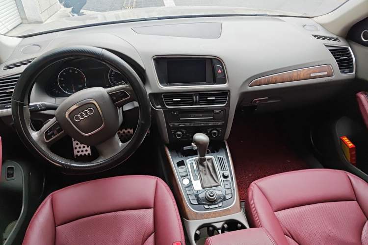 Used Audi Q5 2011 2.0TFSI Dynamic Edition Center Console