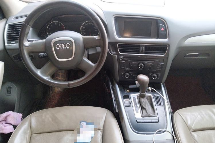 Used Audi Q5 2011 2.0TFSI Technology Model Center Console