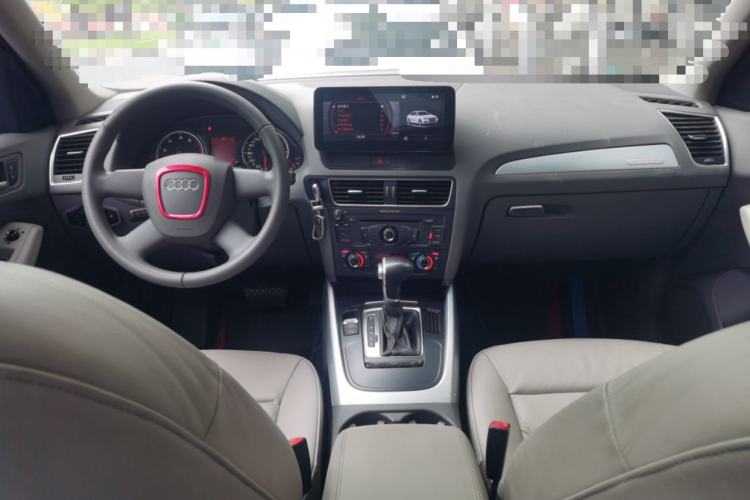 Used Audi Q5 2011 2.0TFSI Technology Model Center Console