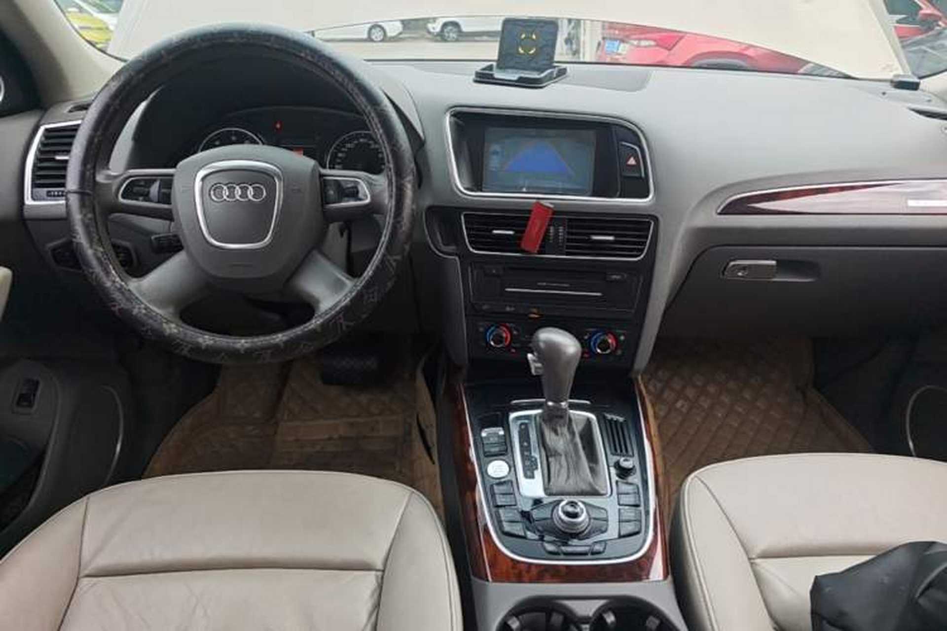 Used Audi Q5 2011 2.0TFSI Comfort Version Center Console