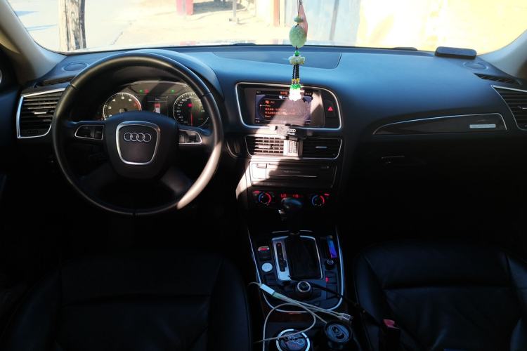 Used Audi Q5 2011 2.0TFSI Comfort Version Center Console