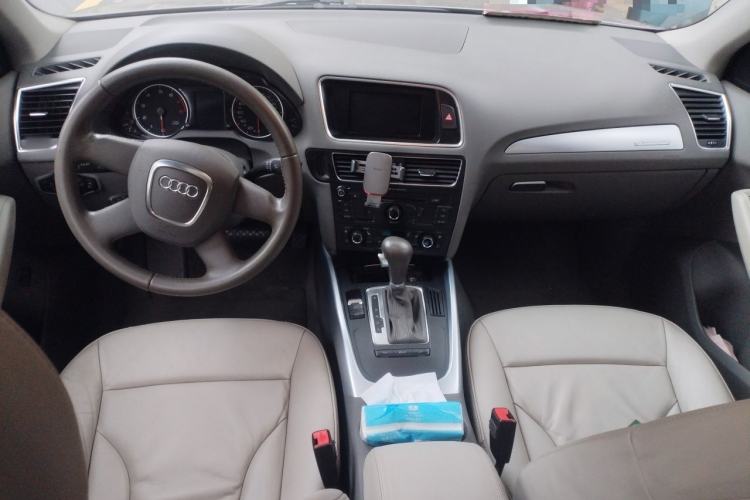 Used Audi Q5 2011 2.0TFSI Technology Model Center Console