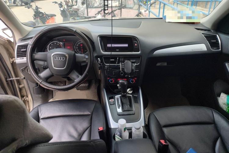 Used Audi Q5 2011 2.0TFSI Technology Model Center Console