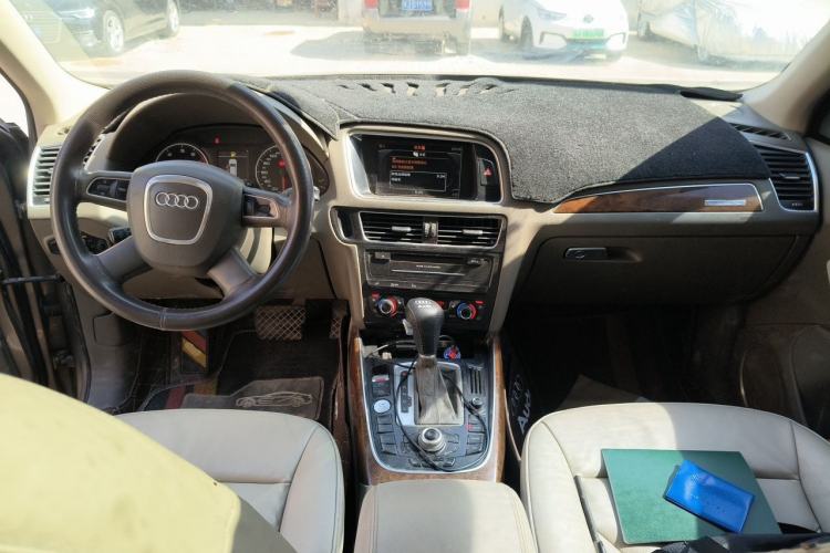 Used Audi Q5 2011 2.0TFSI Comfort Version Center Console