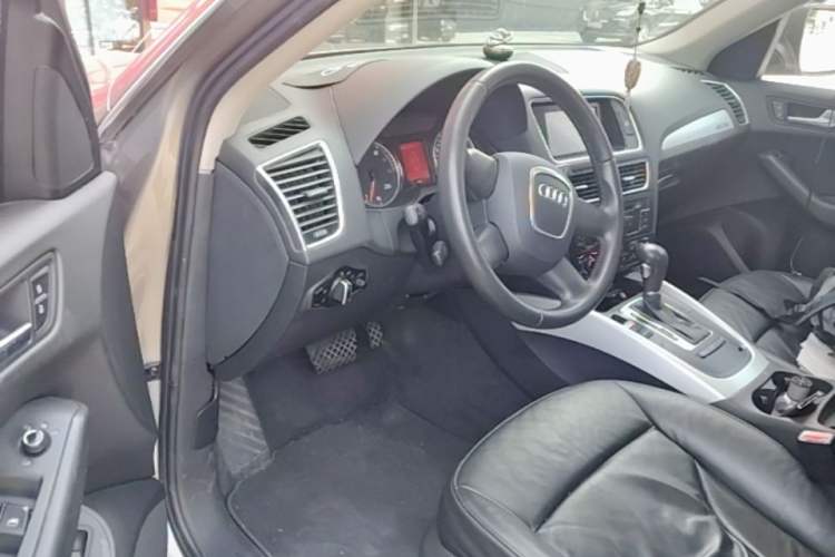 Used Audi Q5 2011 2.0TFSI Technology Model Driver Seat