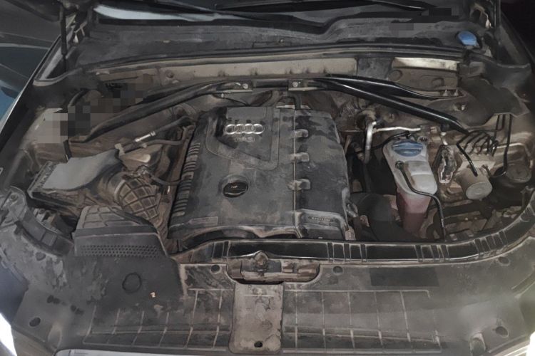 Used Audi Q5 2011 2.0TFSI Technology Model Engine Bay