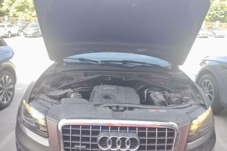 Used Audi Q5 2011 2.0TFSI Technology Model Engine Bay