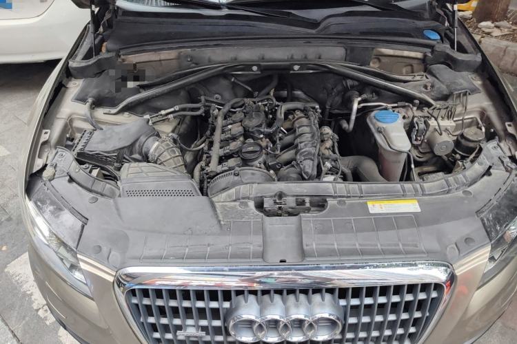 Used Audi Q5 2011 2.0TFSI Dynamic Edition Engine Bay