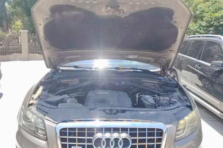 Used Audi Q5 2011 2.0TFSI Technology Model Engine Bay