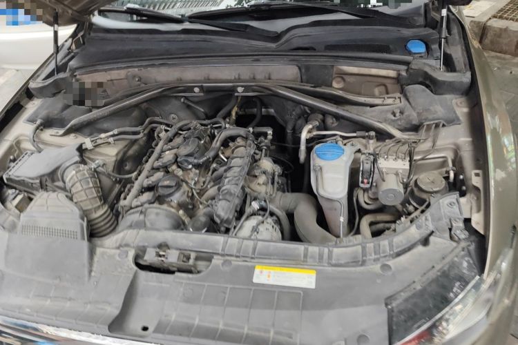 Used Audi Q5 2011 2.0TFSI Dynamic Edition Engine Bay Left