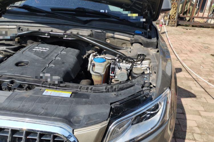 Used Audi Q5 2011 2.0TFSI Comfort Version Engine Bay Left