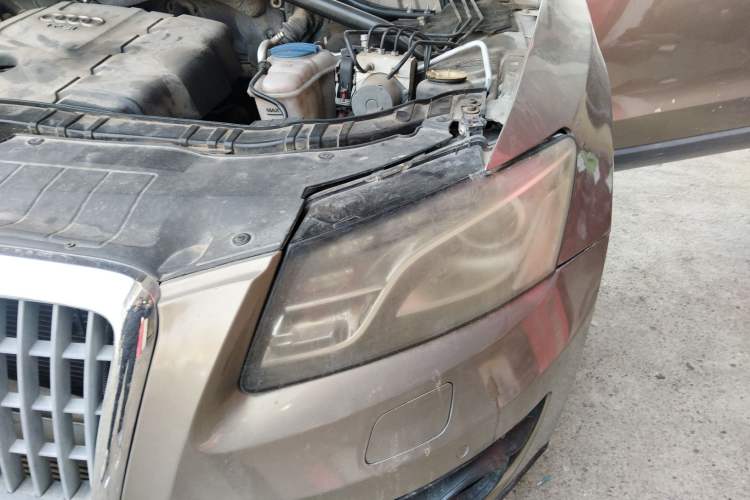 Used Audi Q5 2011 2.0TFSI Technology Model Engine Bay Left