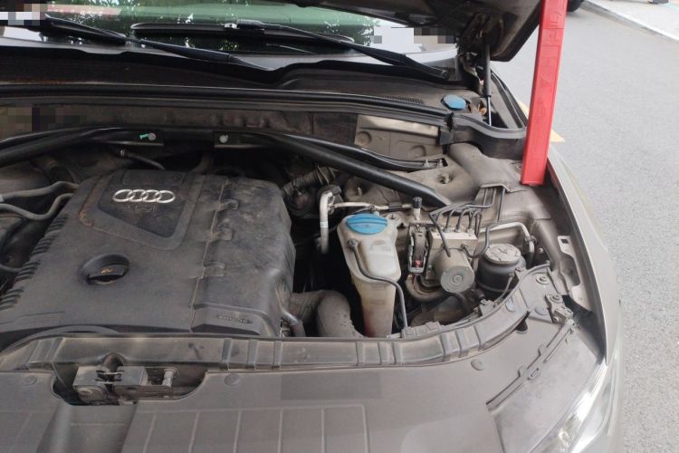 Used Audi Q5 2011 2.0TFSI Technology Model Engine Bay Left