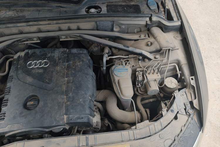 Used Audi Q5 2011 2.0TFSI Technology Model Engine Bay Left