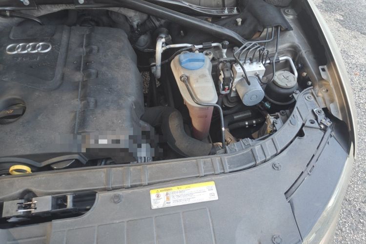 Used Audi Q5 2011 2.0TFSI Ambition Edition Engine Bay Left