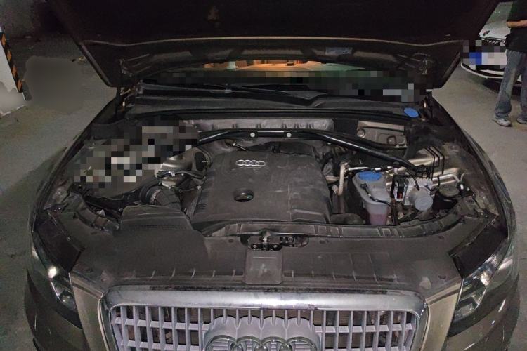 Used Audi Q5 2011 2.0TFSI Dynamic Edition Engine Bay