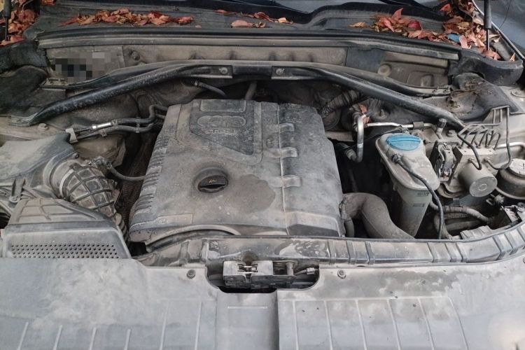 Used Audi Q5 2011 2.0TFSI Comfort Version Engine Bay