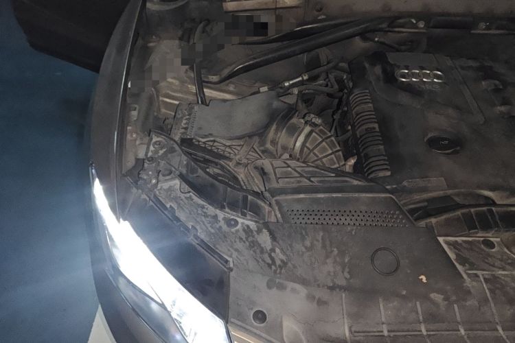 Used Audi Q5 2011 2.0TFSI Technology Model Engine Bay Right