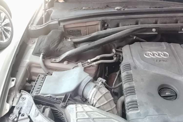 Used Audi Q5 2011 2.0TFSI Technology Model Engine Bay Right