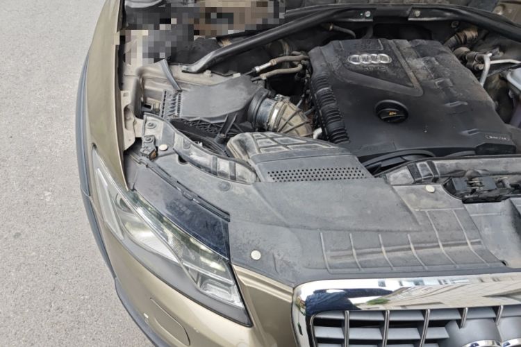 Used Audi Q5 2011 2.0TFSI Dynamic Edition Engine Bay Right