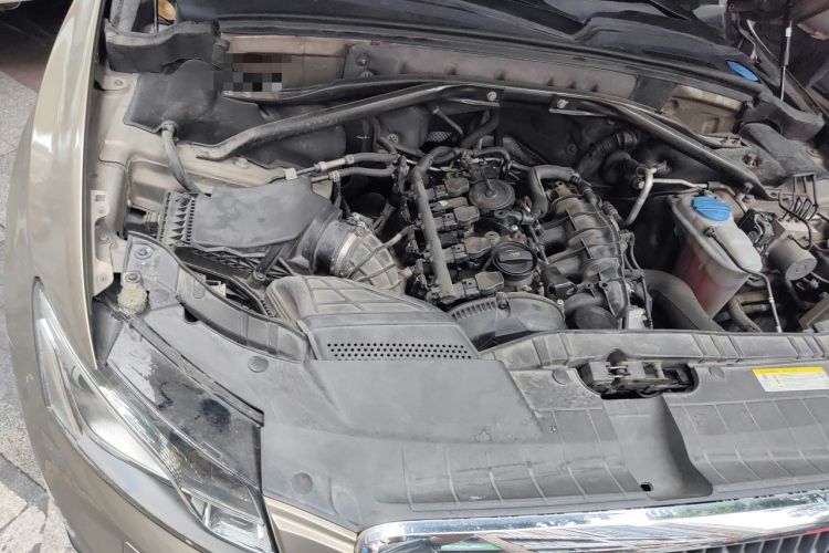 Used Audi Q5 2011 2.0TFSI Dynamic Edition Engine Bay Right