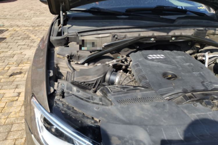 Used Audi Q5 2011 2.0TFSI Comfort Version Engine Bay Right