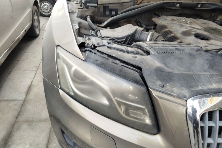 Used Audi Q5 2011 2.0TFSI Technology Model Engine Bay Right