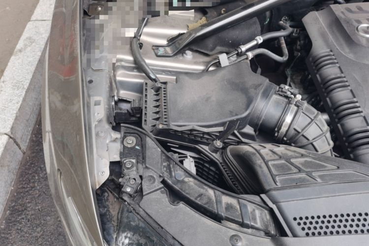 Used Audi Q5 2011 2.0TFSI Technology Model Engine Bay Right