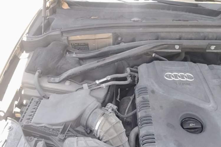 Used Audi Q5 2011 2.0TFSI Technology Model Engine Bay Right