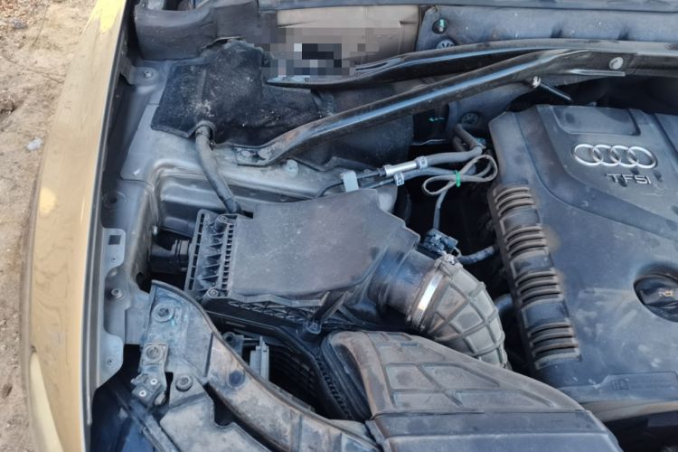 Used Audi Q5 2011 2.0TFSI Comfort Version Engine Bay Right