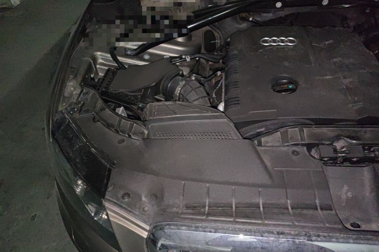 Used Audi Q5 2011 2.0TFSI Dynamic Edition Engine Bay Right
