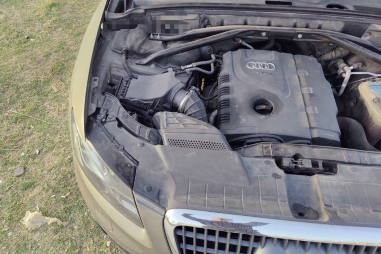 Used Audi Q5 2011 2.0TFSI Comfort Version Engine Bay Right