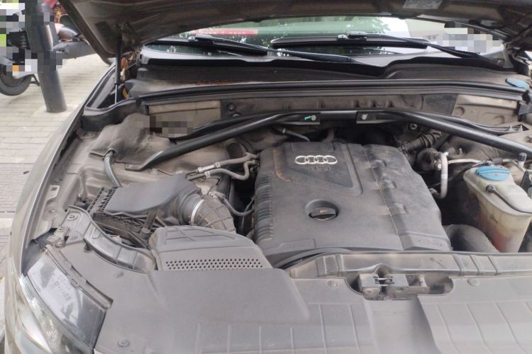 Used Audi Q5 2011 2.0TFSI Technology Model Engine Bay Right