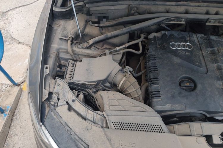 Used Audi Q5 2011 2.0TFSI Technology Model Engine Bay Right